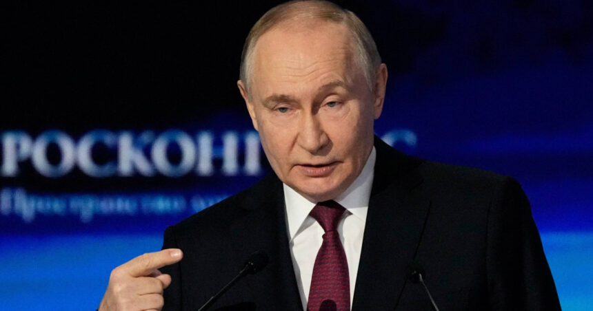 Vladimir Putin afirmă cu mândrie că Rusia rămâne un jucător de top pe piața petrolului, în ciuda restricțiilor internaționale. 1 vladimir putin se lauda ca rusia este unul dintre principalii producatori de petrol in ciuda sanctiunilor 68f0f946a0206
