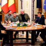 Volodimir Zelenski și șefii UE propun ca Donald Trump să transforme linia de front actuală în „fundament” pentru negocierile de pace. 2 volodimir zelenski si liderii ue il sustin pe donald trump sa utilizeze actuala linie de front drept baza pentru negocierile de pace 68f786509ccdf