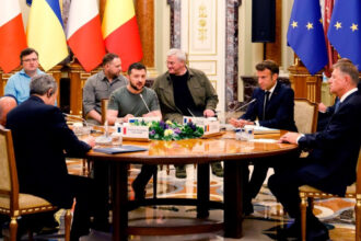 volodimir zelenski si liderii ue il sustin pe donald trump sa utilizeze actuala linie de front drept baza pentru negocierile de pace 68f786509ccdf