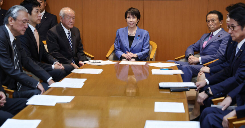 Un moment de cotitură: Sanae Takaichi scrie istorie ca prima femeie premier al Japoniei. Săptămâna viitoare, va avea o întâlnire cu Donald Trump. 1 vot istoric sanae takaichi devine prima femeie prim ministru al japoniei saptamana viitoare il va intalni pe donald trump 68f72ae057527