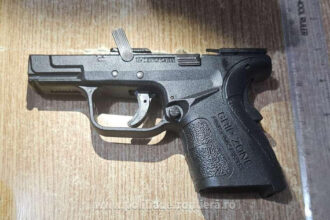 131 de pistoale peste 600 kg de tutun si sute de mii de tigari descoperite intr un autocamion care voia sa intre in tara 690e673c4e27d