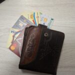 a furat un portofel si a folosit cardurile printr un ospatar in costinesti 691fc81768553