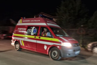 accident grav in valu lui traian un autoturism intrat intr un gard soferul a ajuns la spital 692a90ca7c314