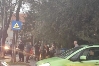 accident langa universitatea ovidius pe bulevardul mamaia un pieton a fost lovit de masina 690e075798830