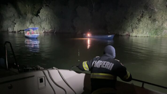 accident naval pe dunare in zona canalului mila 36 un barbat a ajuns la spital 692426ef4a7a5