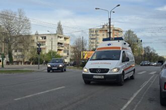 accident rutier pe bulevardul ic bratianu in zona doi cocosi a fost chemata ambulanta 692810ff34cba