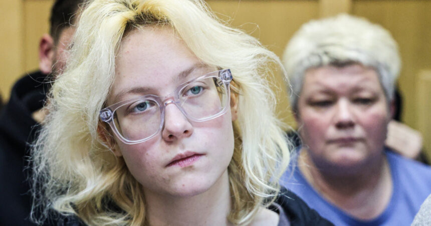 adolescenta rusa care a cantat piese anti putin in sankt petersburg a fugit din tara dupa ce a fost arestata de trei ori 692455a028858