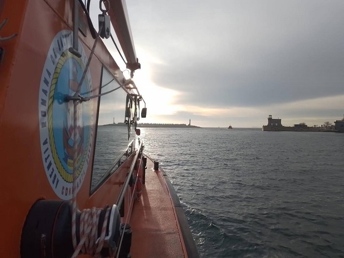 alerta in portul constanta un navigator de pe un vas de pasageri preluat de echipajele arsvom si dus cu ambulanta la spital 6914669ce3deb