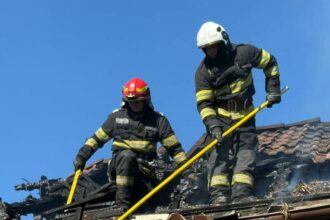 alerta la isu dobrogea arde un imobil parasit de pe strada poporului 6914b3f32f76a