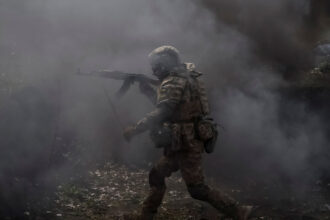 analiza pe masura ce batalia pentru pokrovsk se intensifica analistii militari avertizeaza ucraina plateste costuri grele pe alte fronturi 692203ad6b142