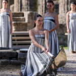 aprinderea flacarii olimpice pentru jocurile de iarna pusa in pericol de vremea rea din grecia ceremonia are loc miercuri la olympia 6928af08700b0