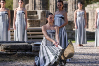 aprinderea flacarii olimpice pentru jocurile de iarna pusa in pericol de vremea rea din grecia ceremonia are loc miercuri la olympia 6928af08700b0