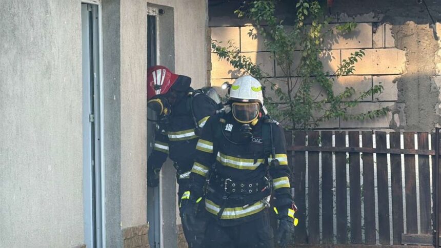 arde o casa in valu lui traian pompierii intervin cu mai multe autospeciale 6909c580dad4a