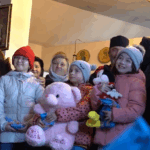 arhiepiscopia tomisului continua traditia caravanei umanitare de craciun fii bun cu sprijinul tau 3 000 de familii defavorizate vor primi daruri in prag de sarbatori 69197456228a0