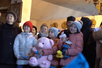 arhiepiscopia tomisului continua traditia caravanei umanitare de craciun fii bun cu sprijinul tau 3 000 de familii defavorizate vor primi daruri in prag de sarbatori 69197456228a0