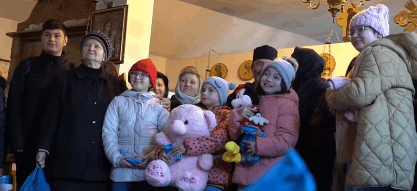 arhiepiscopia tomisului continua traditia caravanei umanitare de craciun fii bun cu sprijinul tau 3 000 de familii defavorizate vor primi daruri in prag de sarbatori 69197456228a0