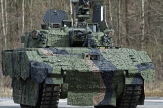 armata britanica suspenda utilizarea tancurilor ajax dupa ce zeci de militari s au imbolnavit in timpul unui exercitiu ce probleme au 6925f1235db42