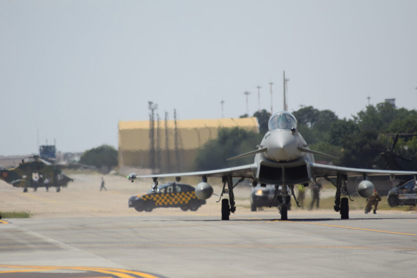 atentie au loc zboruri supersonice ale fortelor aeriene romane germane si americane de la baza 57 mihail kogalniceanu 6924941b78011