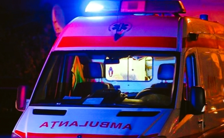 atentie in trafic ambulanta are prioritate dar nu cu orice pret soferii pot fi sanctionati daca incalca legea 690d28e7a46a0