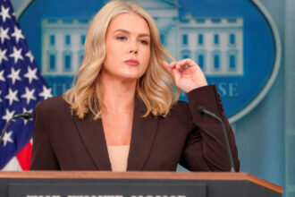 autoritatile americane pentru imigratie au retinut o pe mama nepotului purtatoarei de cuvant a casei albe 692826f83221f