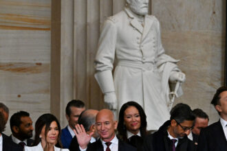 averea celor mai bogati 10 americani a crescut cu aproape 700 de miliarde de dolari de cand trump a redevenit presedinte 69090c177693e