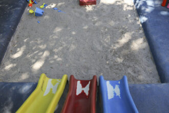 azbest gasit in nisipul de la locurile de joaca din australia aproape 70 de scoli vor fi inchise 6919db600745d