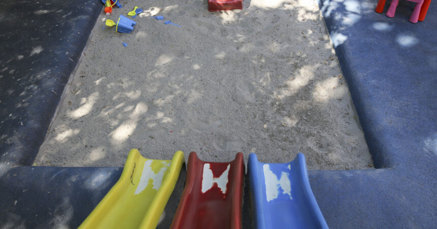 azbest gasit in nisipul de la locurile de joaca din australia aproape 70 de scoli vor fi inchise 6919db600745d