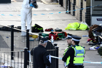 barbatii arestati pentru atacul din trenul care mergea spre londra sunt britanici politia nimic nu sugereaza o motivatie terorista 690766370b3e7