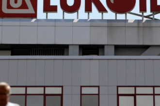 bulgaria suspenda temporar exporturile de combustibil catre ue din cauza sanctiunilor impuse lukoil de statele unite 690649710ff3c