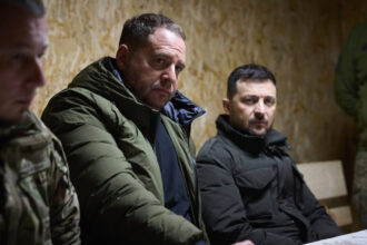 caderea cardinalului verde de ce demiterea lui andrii iermak este un cutremur politic pentru ucraina zelenski s a ales pe sine 692a16ac8727a