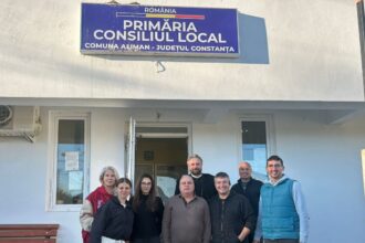 caravana arhiepiscopiei tomisului a ajuns in comuna aliman primarul george nicola pachetele vor fi distribuite copiilor din familiile vulnerabile 692497889cb08