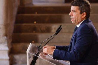 carlos mazon liderul regiunii spaniole valencia si a dat demisia la un an de la inundatiile soldate cu peste 220 de morti 690874e857bab