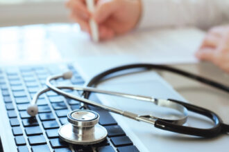 ce pedeapsa a primit o doctorita care a luat mita de 34 de ori femeia si a recunoscut vinovatia 69299f3851845