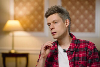 cel mai cunoscut youtuber din rusia a fost condamnat la inchisoare jurnalistul a condamnat razboiul si a fugit din tara 691757d83f1b8