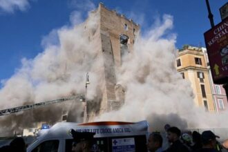 cine este muncitorul roman care a murit dupa ce a fost scos de sub daramaturi dupa prabusirea torre dei conti din roma 6909b7554ece5