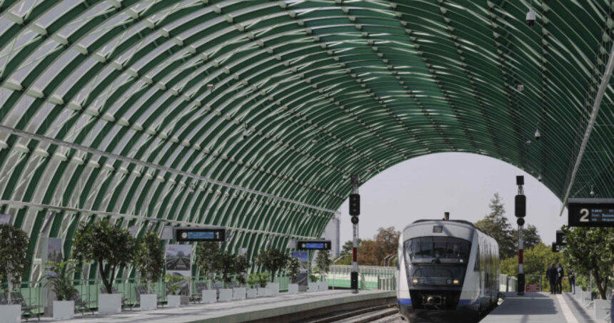 circulatia trenurilor catre aeroportul otopeni va fi modificata in urma unor lucrari anuntul cfr 691714040f1e8