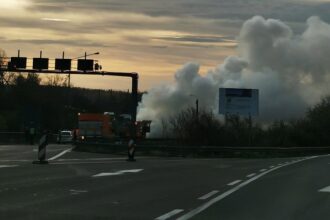 circulatie blocata pe autostrada a2 sensul spre capitala arde un ansamblu rutier incarcat cu nitrocalcar 692806512e181