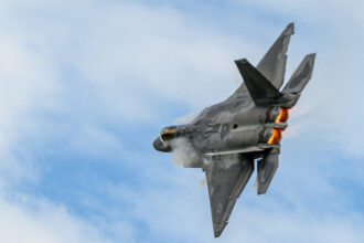 colaborare om masina pilotul unui f 22 a controlat cu succes o drona mq 20 avenger in zbor in timp ce se afla la mansa avionului 691edaee7c045
