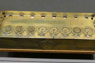 comoara nationala un calculator construit de blaise pascal in 1642 care urma sa fie scos azi la licitatie nu poate parasi franta 691d513433a51