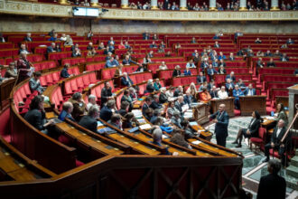 criza politica din franta se amplifica bugetul pe 2026 respins categoric de adunarea nationala 6921887040752