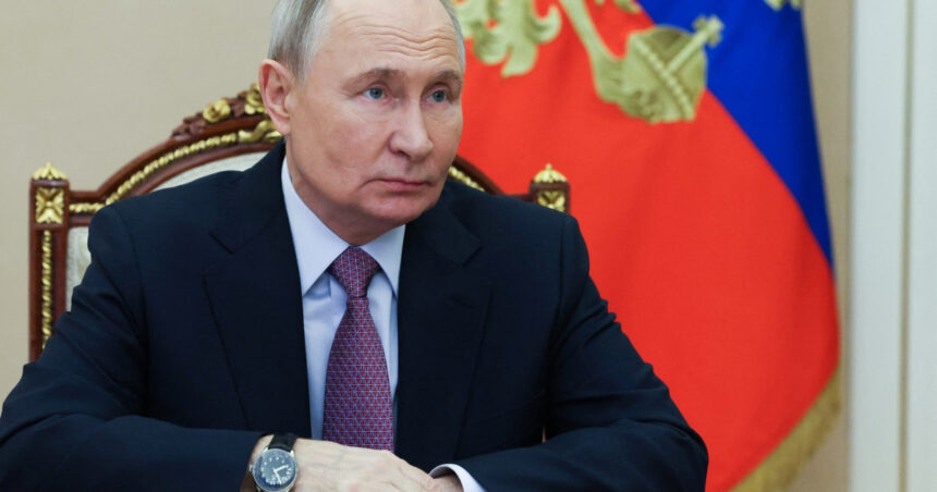 cum a fost dat de gol putin ca isi regizeaza intalnirile oficiale amanuntele care au scapat kremlinului 690c34b64f102