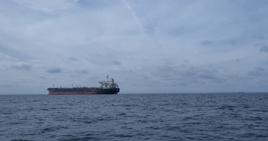 cum reuseste flota fantoma a rusiei sa evite sanctiunile internationale bruiaj gps si pavilioane false 690ba11d77388