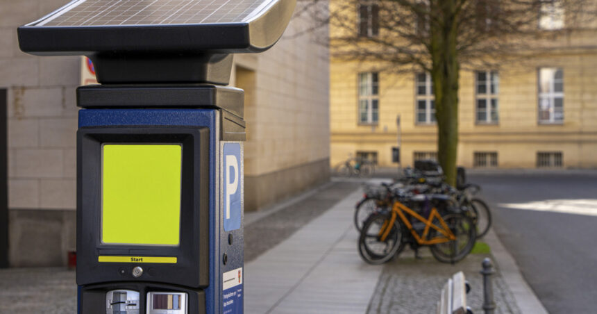 cuplu din germania retinut dupa ce ar fi furat monede in valoare de 1 milion de euro din parcometre 6924c620ec5a2