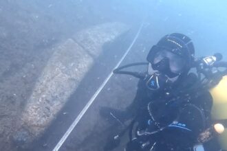 descoperire arheologica remarcabila in marea neagra o ancora arhaica din piatra veche de peste 2 600 de ani identificata in largul constantei 6910782b2ffc1