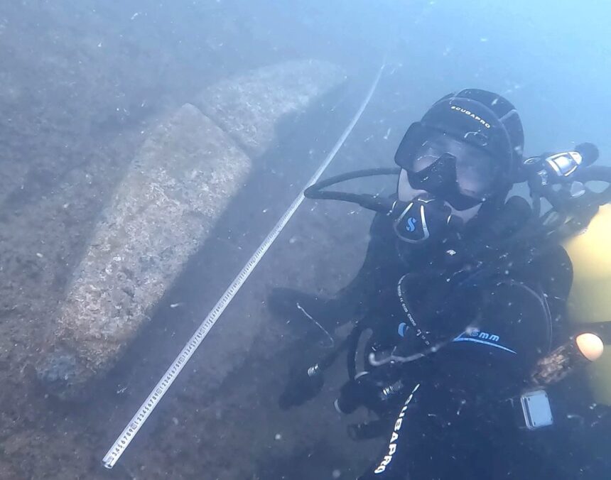 descoperire arheologica remarcabila in marea neagra o ancora arhaica din piatra veche de peste 2 600 de ani identificata in largul constantei 6910782b2ffc1