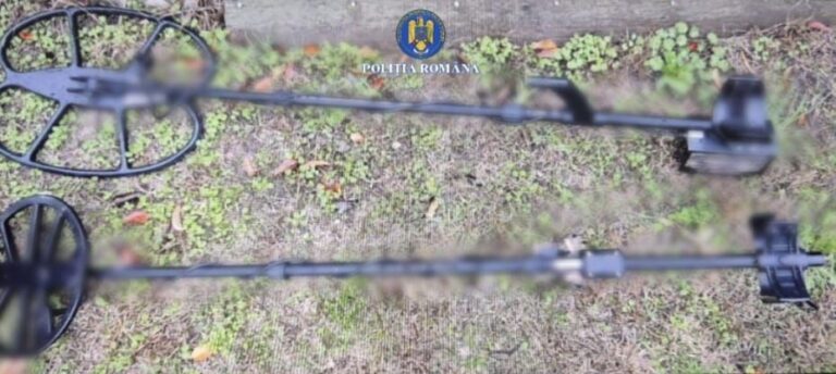 detectoare de metale fara autorizatie descoperite la mangalia si navodari politistii au dat amenzi si au confiscat echipamentele 69187740b1751