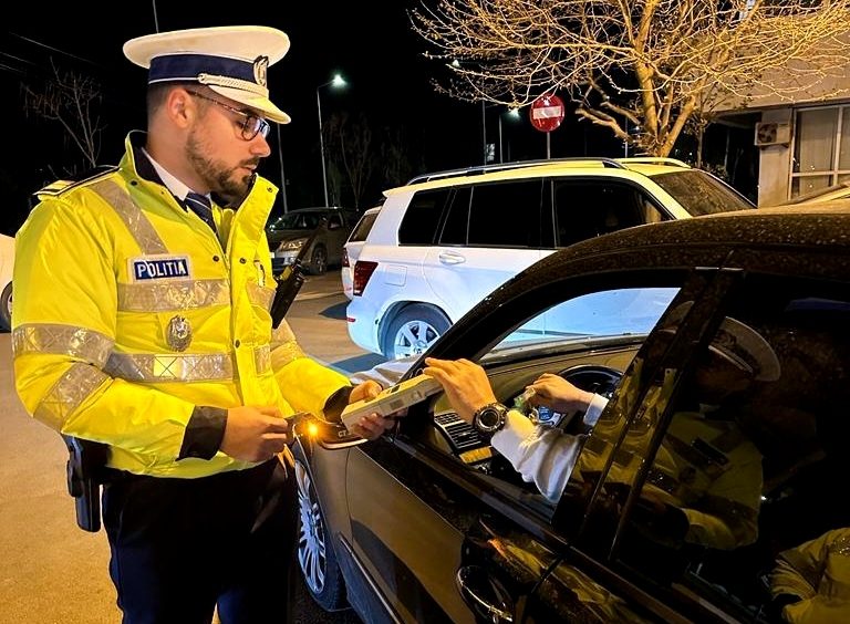 doi prieteni beti o singura masina si doua opriri ale politistilor noapte cu peripetii in constanta 690a85e70c13a