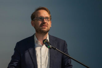 dominic fritz iesire nervoasa in scandalul numirii de la mipe acuza un atac jegos si misogin la adresa lui catalin drula 691f83c36a5b3