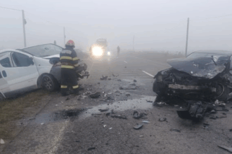 doua autoturisme s au ciocnit pe unde drum national in impact a fost implicat si un microbuz de transport persoane 691829e7894a2