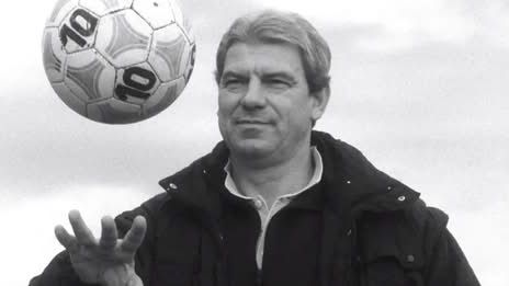 emeric ienei iubit in toata ungaria doua cluburi maghiare l au omagiat pe legendarul antrenor nu l vom uita niciodata 690b676adb49c